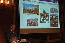 Präsident Broemme erläuterte in seinem Vortrag, wie THW-Helfer für den Auslandseinsatz ausgebildet werden