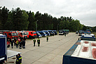 Ein Teil der Fahrzeuge, die den Teilnehmern für das Training zur Verfügung standen, im Bereitstellungsraum