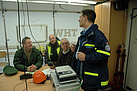 Einsatzbesprechung bei der Sprengung des Fernmeldeturms Frohnau am 8. Februar 2009 mit Peter Unterspann